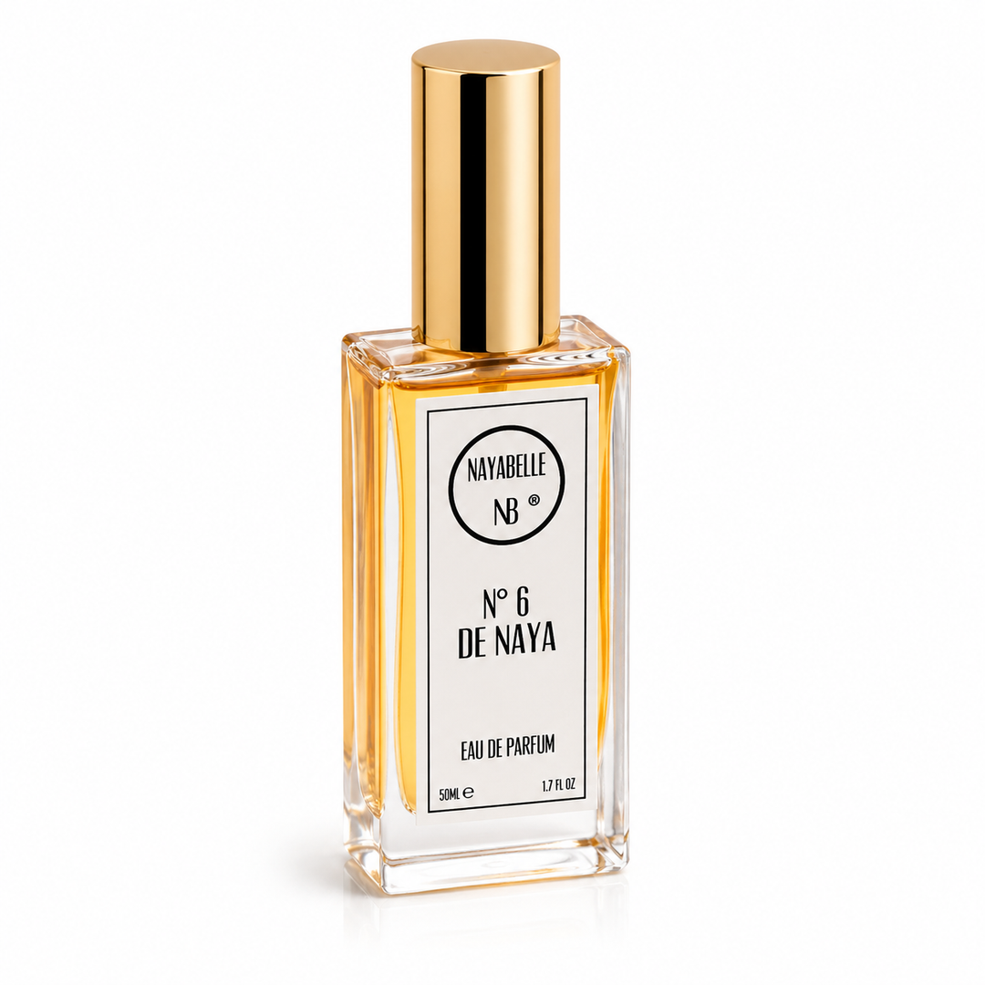 Flacon Parfum Privé N°6 De Naya 50ml. Eau de parfum féminin floral fruité boisé aux notes de Litchi, Poire, Bergamote en tête, Rose Turque, Oud et Encens au cœur, Vanille, Ambre, Vétiver et Muscs Blancs en fond. Création exclusive Nayabelle. Fabriqué au Maroc.